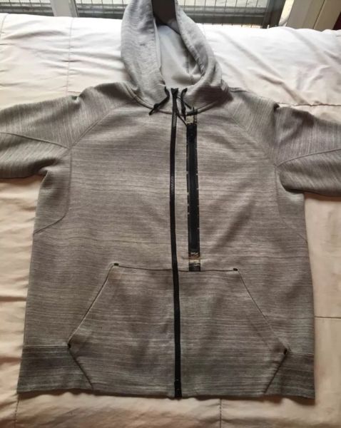 Campera Deportiva Marca Nike Gris Talle L