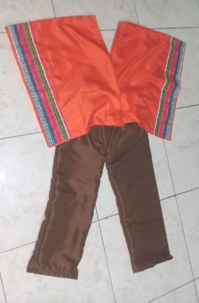 PONCHO NARANJA CON PANTALON MARRON COYA