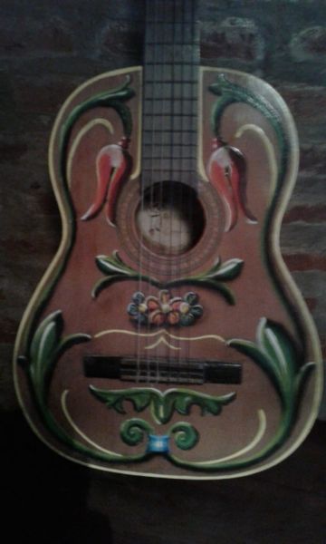 VENDO GUITARRA CRIOLLA FILETEADA