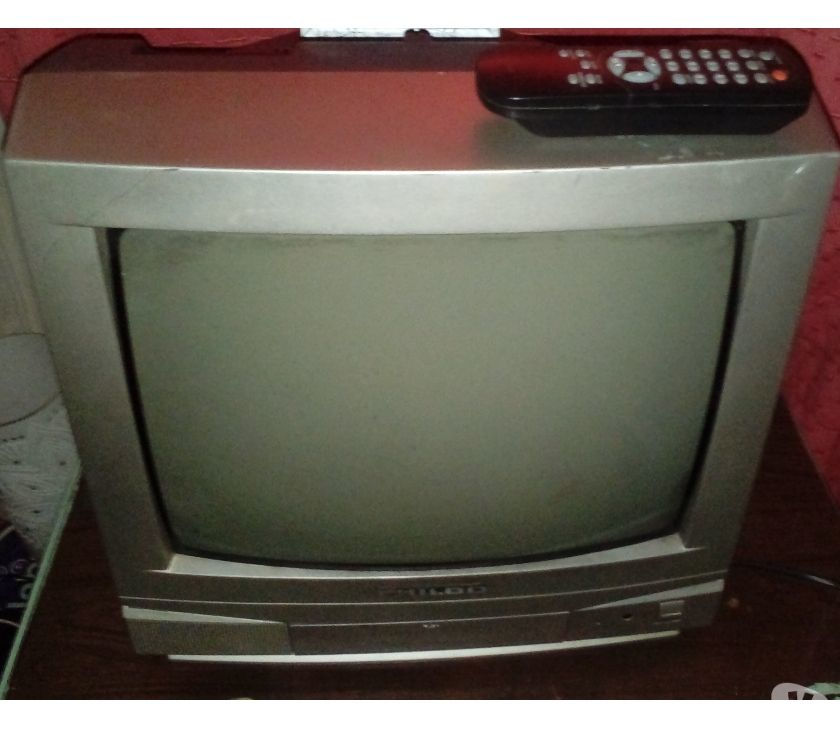 Vendo tv 14¨+ 2 soportes de tv