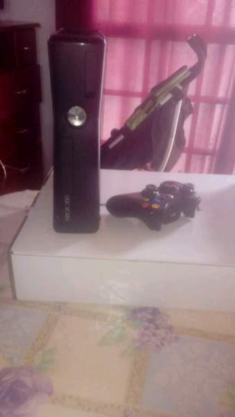 Vendo xbox 360 con jostyn y 2 juegos originales