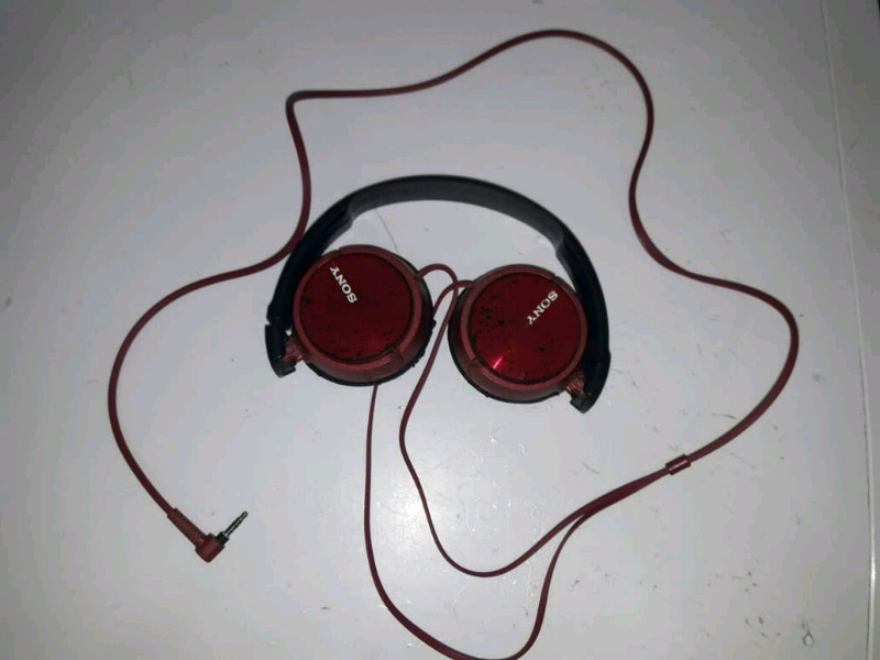 Auriculares Sony rojo