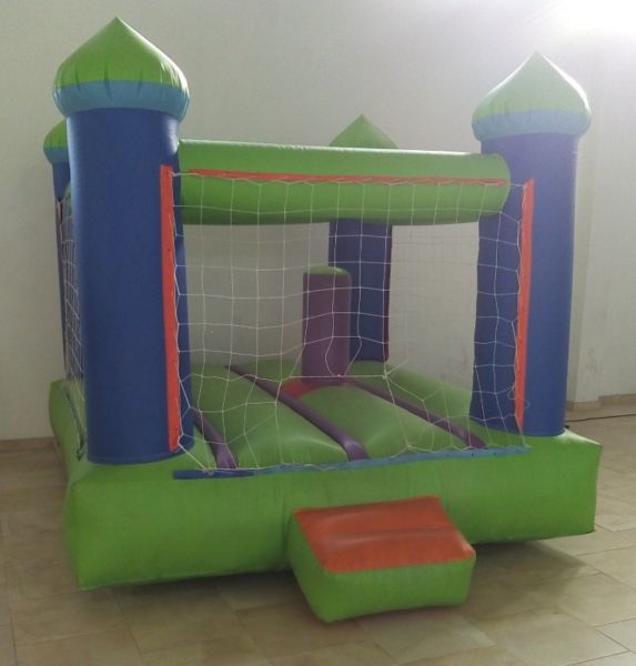 Castillo inflable con turbina