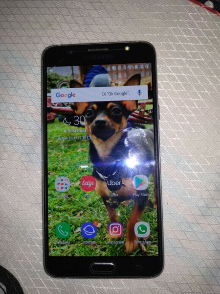 Celular j