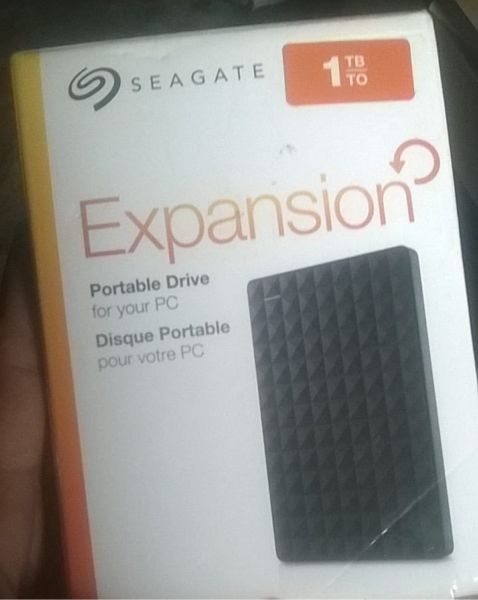 Disco duro externo seagate 1TB 3.0 sin uso.