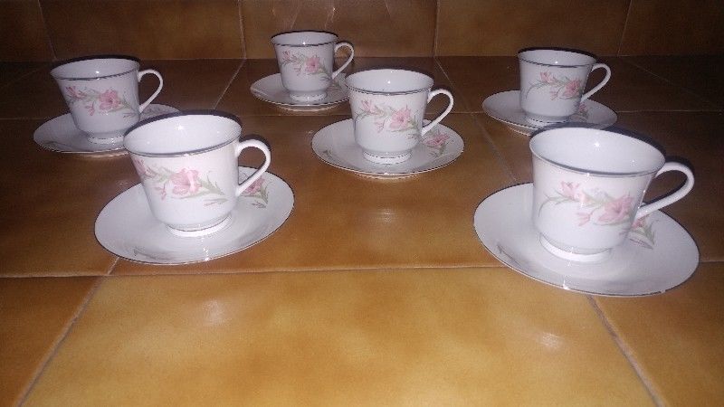 Juego de té: 6 tazas y 6 platos