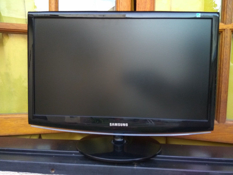 Monitor LCD Samsung CM22WS