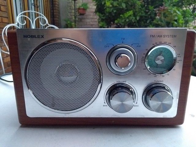 Radio Noblex AM-FM Modelo RX39M Estilo Retro
