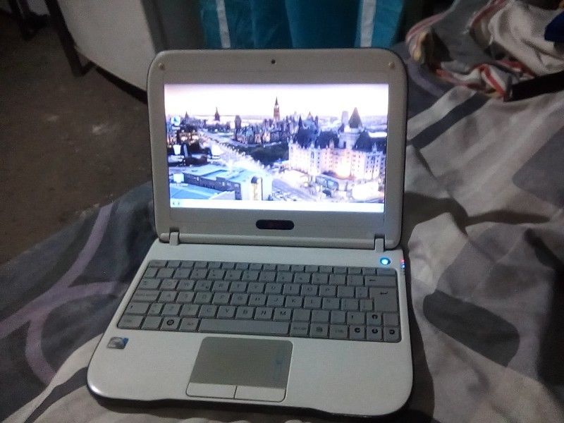LIQUIDO!!.. Netbook. Urgente..