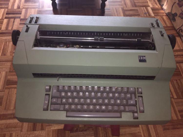 Maquina de escribir eléctrica IBM