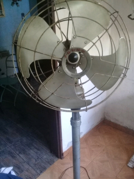 Ventilador antiguo yelmo funcionando perfecto