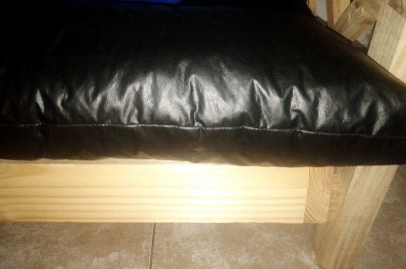 Futón con colchón negro 1 mes de uso