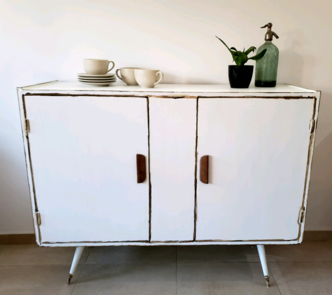 Mueble antiguo amplio