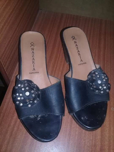 Sandalias negras de cuero