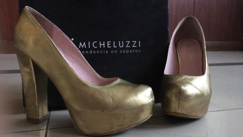 Stilettos Micheluzzi Dorados IMPECABLES