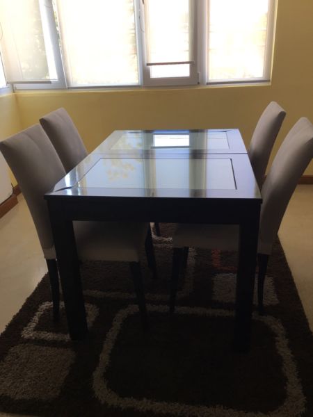 Vendo mesa extensible en guatambu, Maciza nueva con poco uso