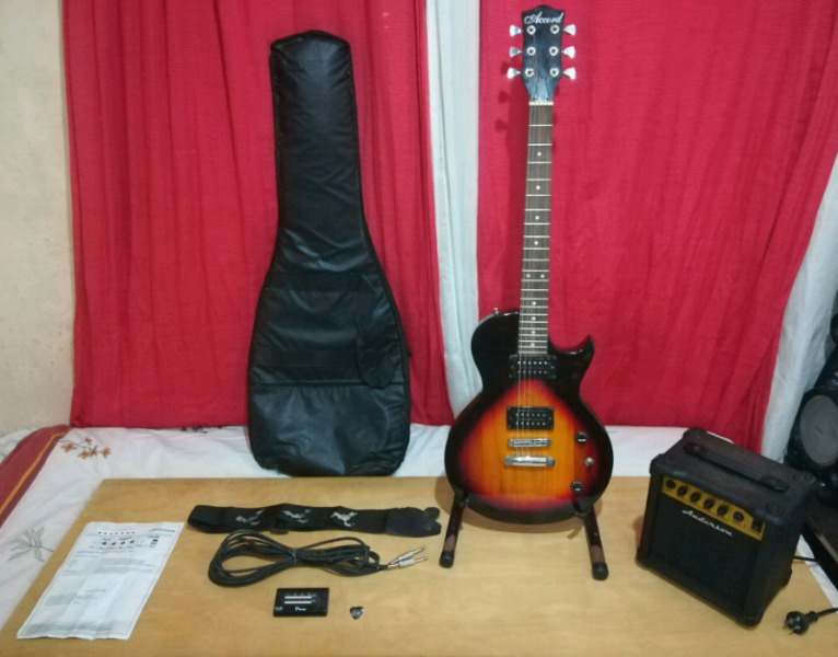Guitarra Eléctrica Usada (Set completo)