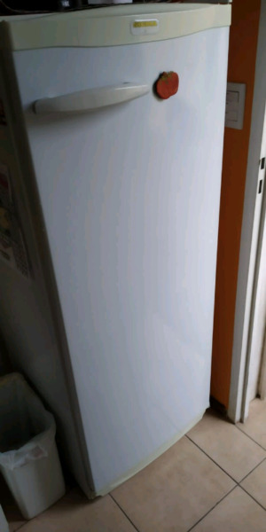 HELADERA con congelador