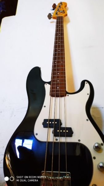 Vendo! Bajo Squier By Fender Precision Bass California