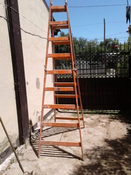 escalera de madera