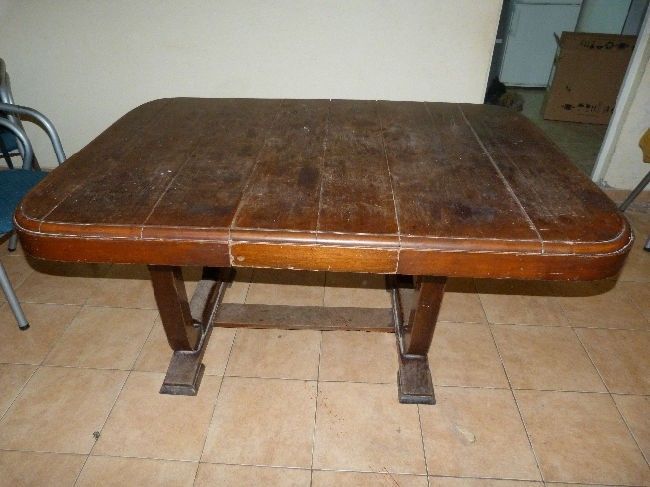 mesa de madera antigua