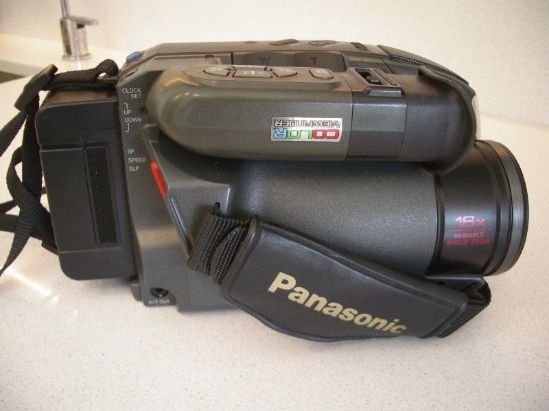 CAMARA VHSC PANASONIC PALMCORDER IQ PVA306 MUY POCO USO!