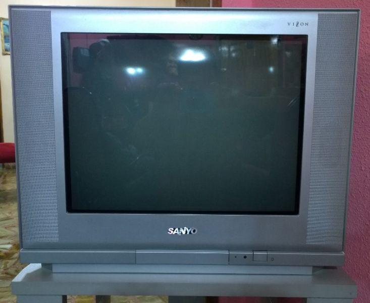 Combo TV Sanyo 21 Mesita