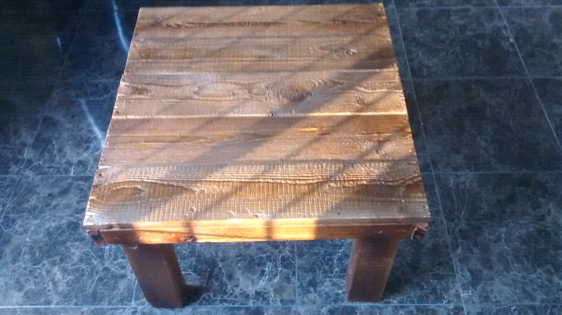 Mesa ratona de madera