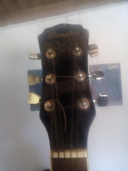Guitarra acústica Memphis
