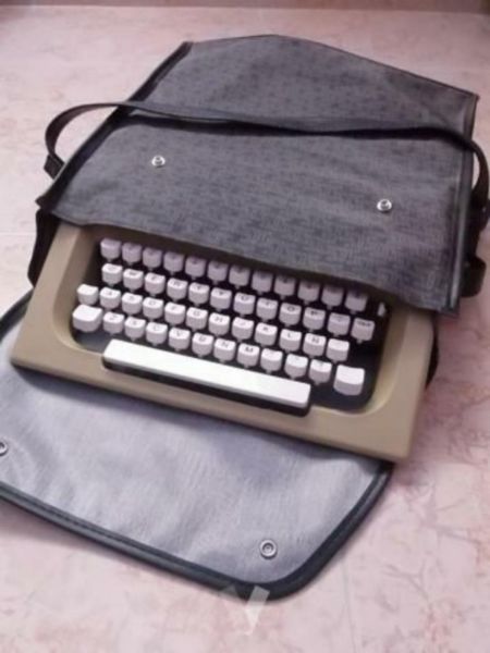 Maquina de Escribir Olivetti Lettera 25