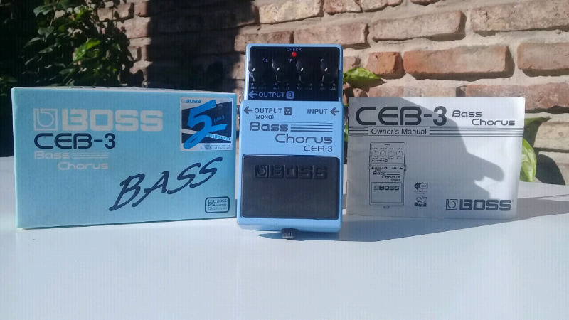 Pedal de bajo Boss Chorus Ceb3