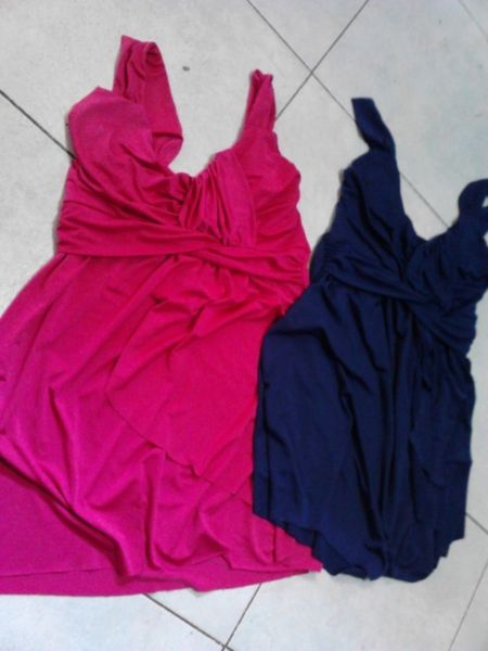 VENDO 2 REMERAS DE MODAL IGUAL MODELO UNO EN AZUL Y OTRO EN