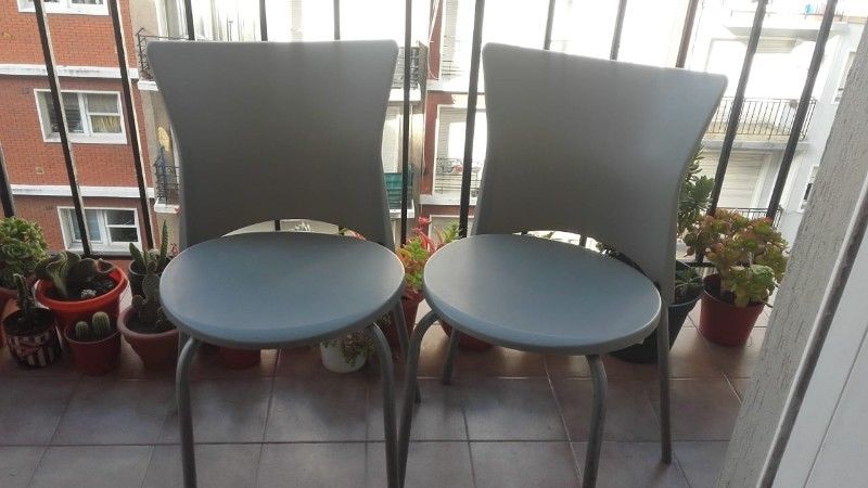 Dos sillas en buen estado