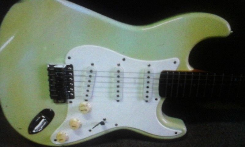 Guitarra Stratocaster Vintage Marina ST.....