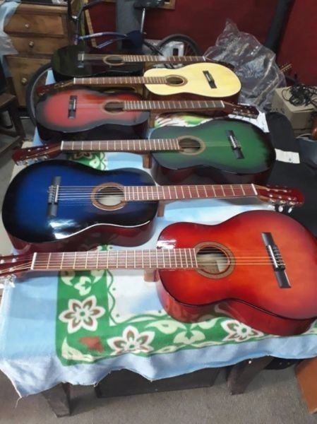 Guitarras criollas nuevas. Clásica, c/Corte..
