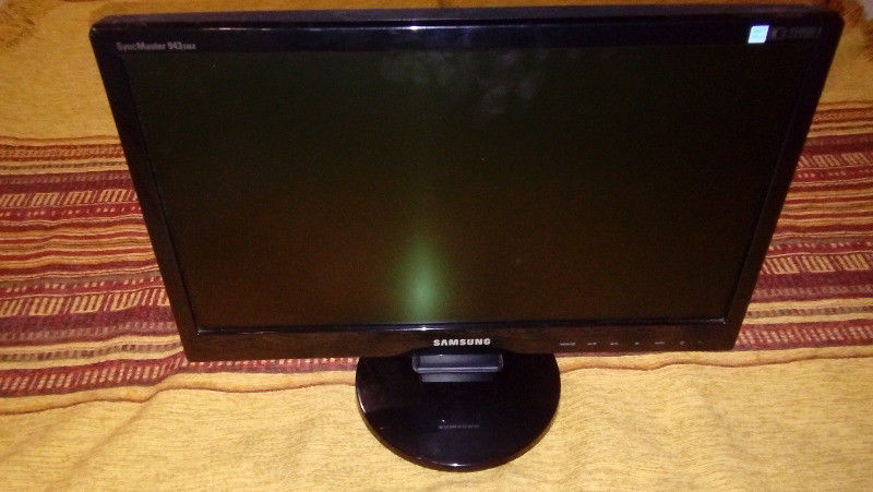 Monitor LCD 19"
