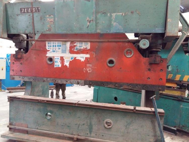 Plegadora de chapa marca Duub de 3.000 mm x 90 tns mecanica