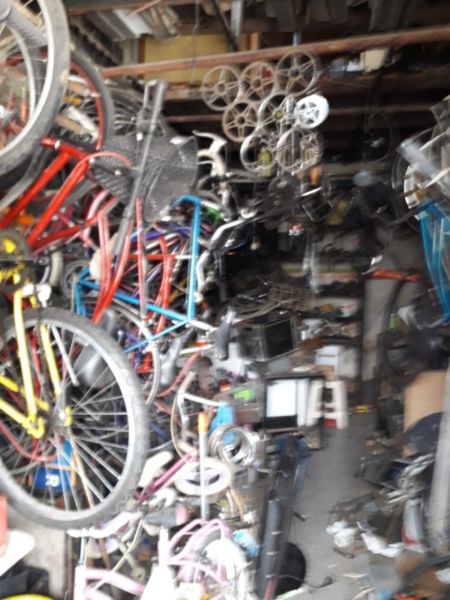Vendo lote de bicicletas usadas y repuestos varios