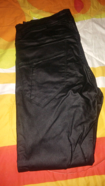 Vendo pantalon engomado hombre