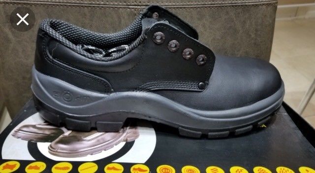 Zapatos de seguridad BOHM talle 43 negros.