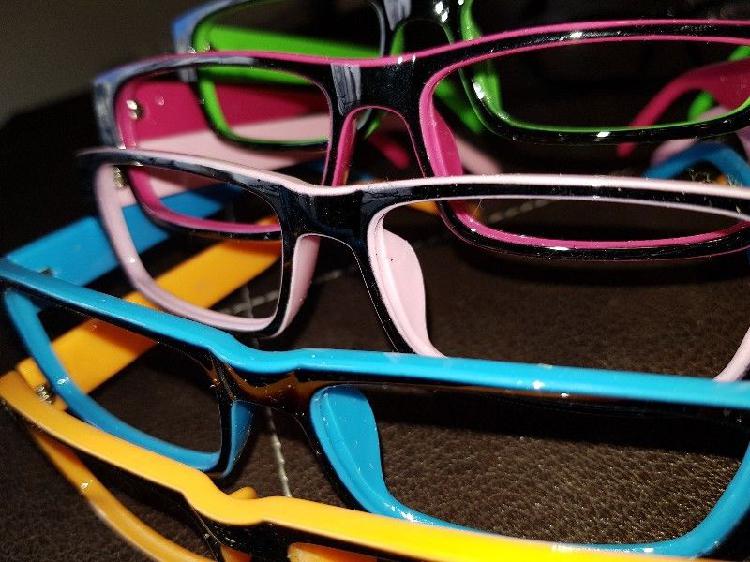 Armazón lentes de colores muy de moda.sin vidrio para poner