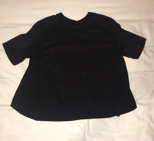 Blusa negra marca las pepas talle 1 con transparencia