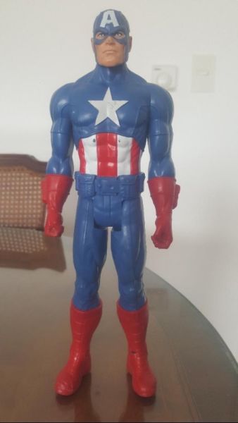 Muñeco Capitán América de 30 cm. de altura semiarticulado