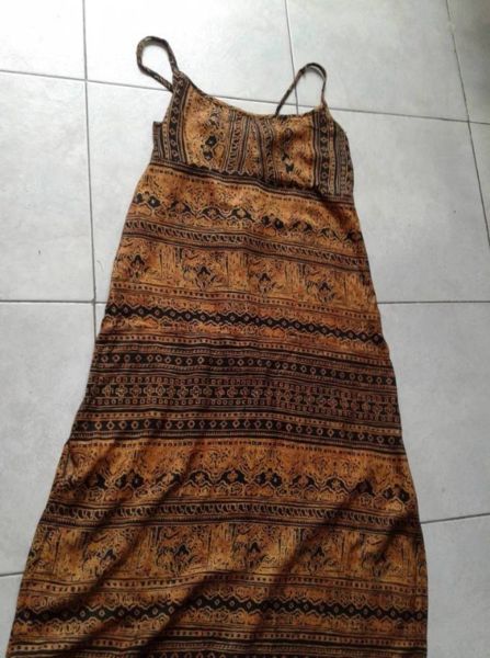 VENDO VESTIDO LARGO, BUEN DISEÑO, TALLE “S"