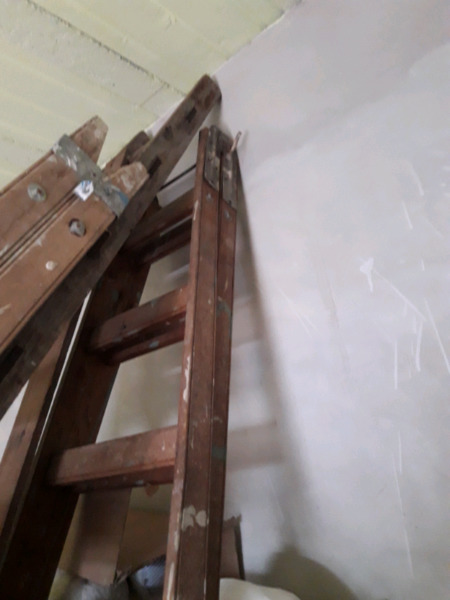 Vendo 2 escaleras de madera de 9 y 12 escalones