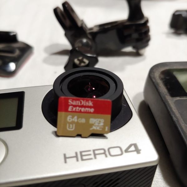 Vendo GoPro Hero 4 Silver nueva con memoria SD extreme,