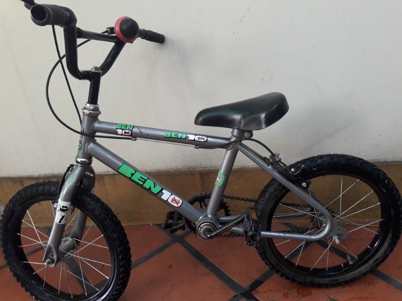 Vendo bici R16 niño/a con rueditas.