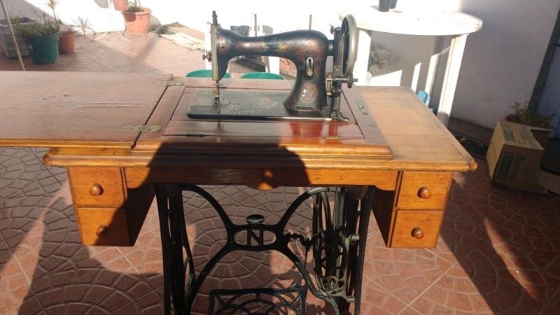 Máquina de coser antigua