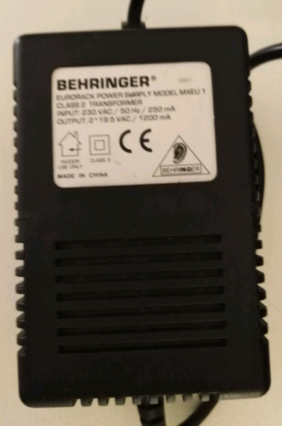 TRANSFORMADOR BEHRINGER PARA CONSOLA