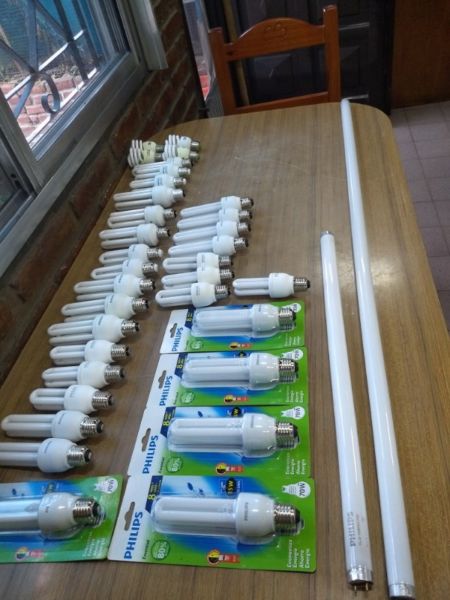 lote de lampars de bajo consumo con tubos